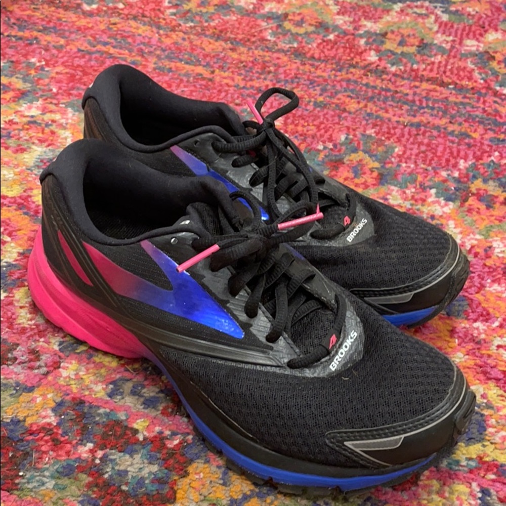 BROOKS Tennis Shoes